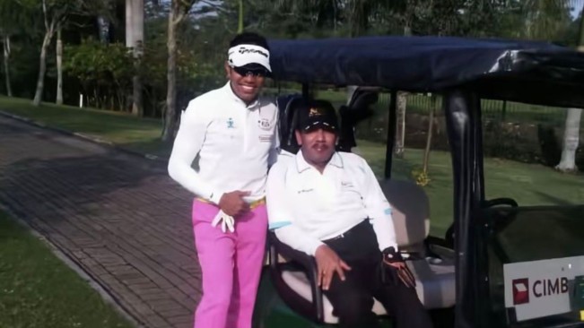 Ahmad Sahroni Caddy Golf. [Istimewa]